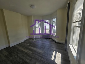 Building Photo - 5-Bedroom, 1-bathroom Unit available in Do...