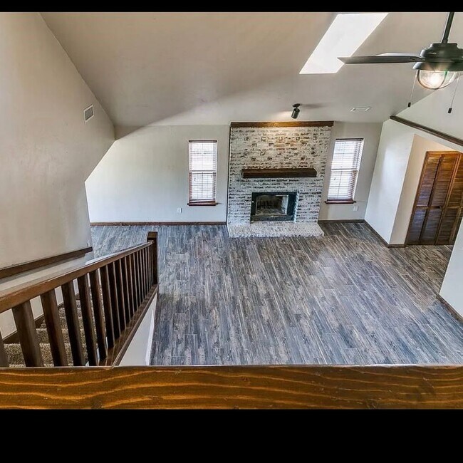 Building Photo - This Beautiful 2 story has all the updates, including granite, luxury vinyl plank, new cabinets ,...