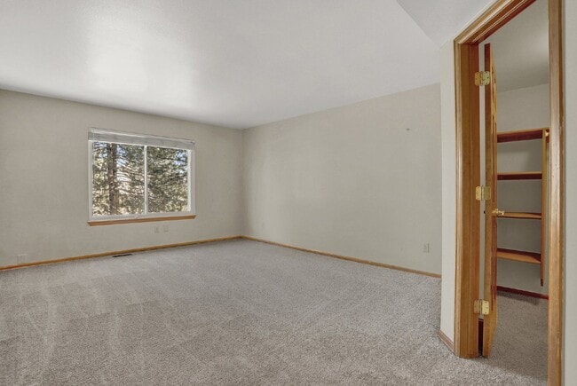 Building Photo - 110 Balmoral Way