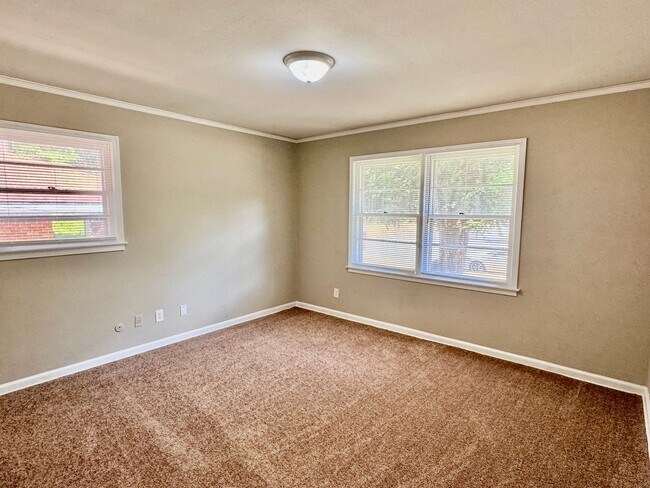 Building Photo - Dreamy 3-Bedroom