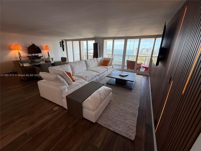 Building Photo - 1717 N Bayshore Dr