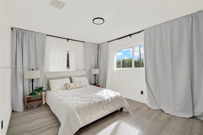 Building Photo - 51 NE 56th Ct