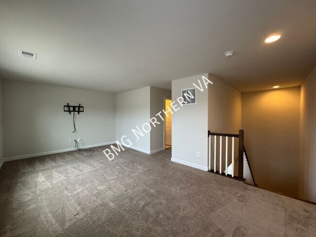 Building Photo - 43339 Stadium Ter