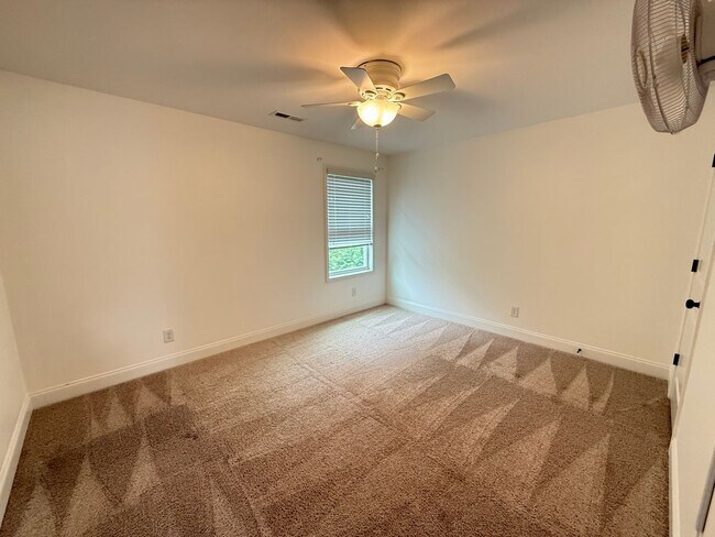 Building Photo - 4 Bedroom Home on a Cul-de-Sac with Lawn Care Included!