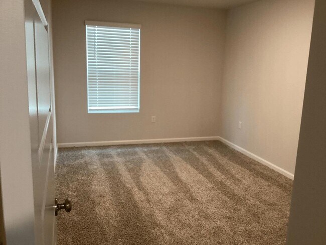 Building Photo - 4057 Brownstone Wy