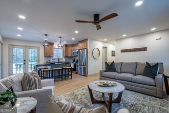 Building Photo - 26 Jennifer Ln