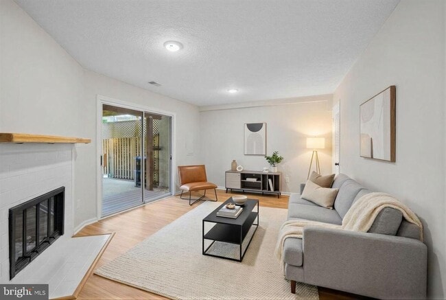 Building Photo - 8640 Dellway Ln