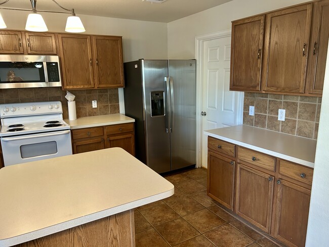 Building Photo - 1305 Sunflower Ln