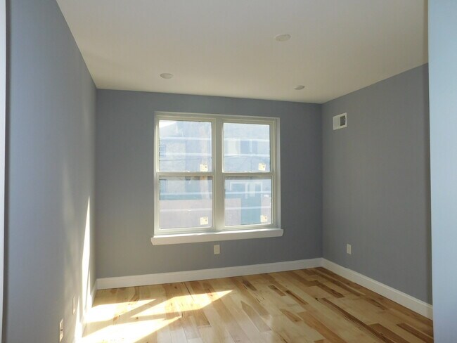 Building Photo - 751 S 17th St