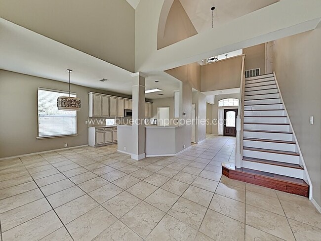 Building Photo - 2440 Kingsley Dr