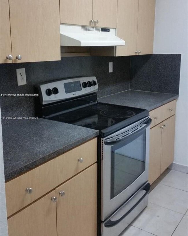 Building Photo - 981 NE 169th St