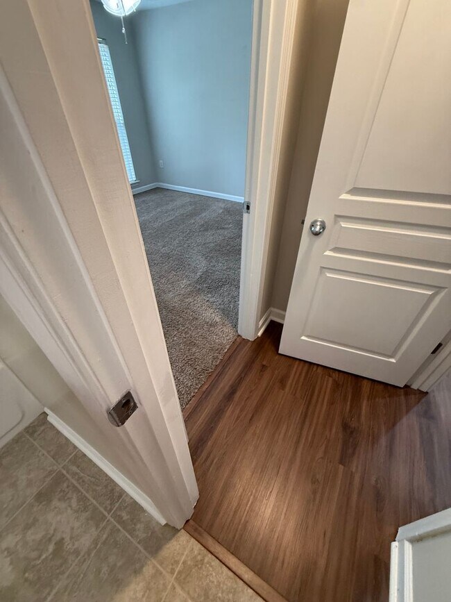 Building Photo - 15-1527 Kisling