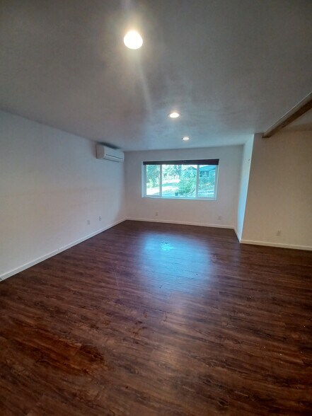 Building Photo - 55881 SW Cherry Grove Dr