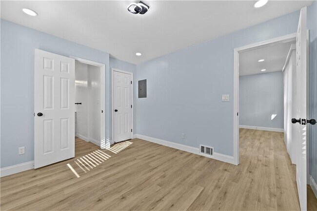 Building Photo - 1728 Wayland Cir NE