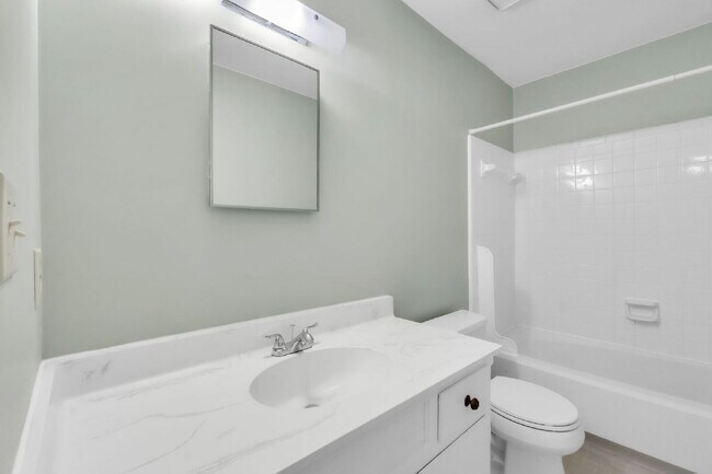 Building Photo - 2nd MONTH RENTS FREE WEHN YOU SIGN A 2 YEAR LEASE......Stylish 3BR / 2.5BA Condo in Wedgewood Townes