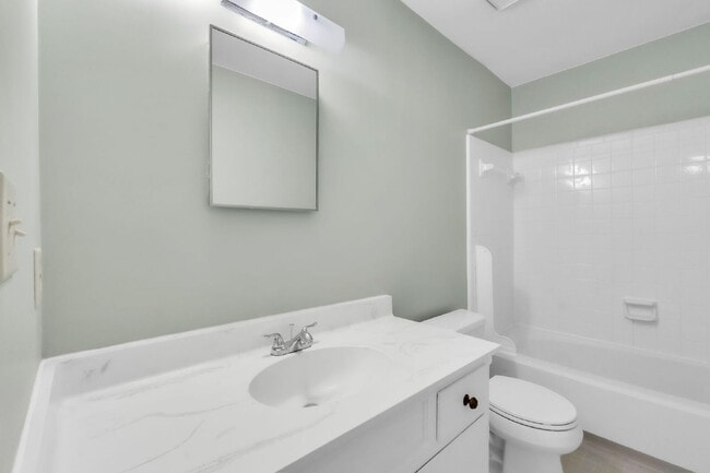 Building Photo - Stylish 3BR / 2.5BA Condo in Wedgewood Townes