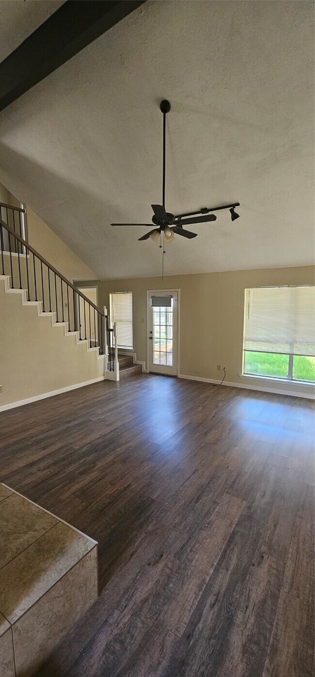 Building Photo - 3511 Meadowcrest Ln