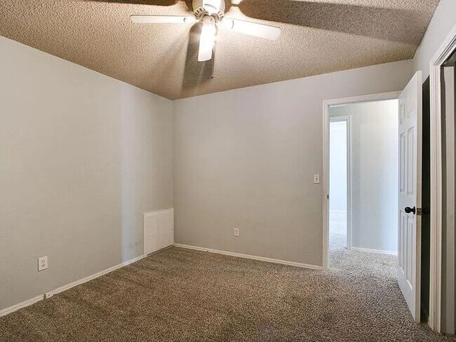 Building Photo - NORMAN, OKLAHOMA - MINUTES TO UNIVERSITY OF OKLAHOMA