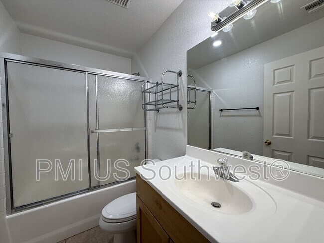 Building Photo - 384 Anna Cir