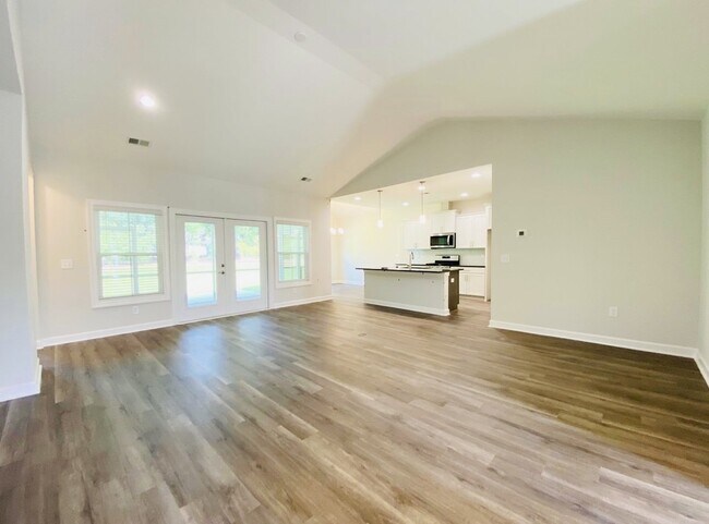Building Photo - Lovely Three Bedroom Home Located in Lawto...