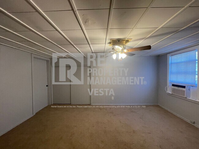 Building Photo - 1256 Winton Ave