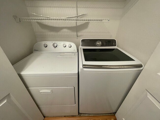 Building Photo - 2Bd/2Ba in Bethany Condo with Garage ~ Washer/ Dryer in Unit ~ Top Floor ~ Community Pool!!!