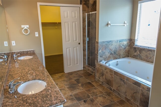 Building Photo - 25727 Bearborough Dr