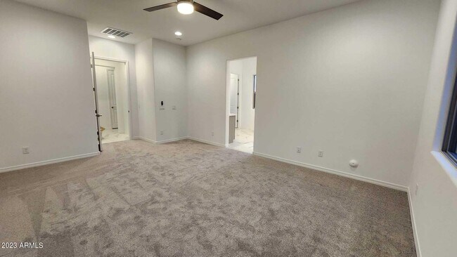 Building Photo - 14130 W El Cortez Pl