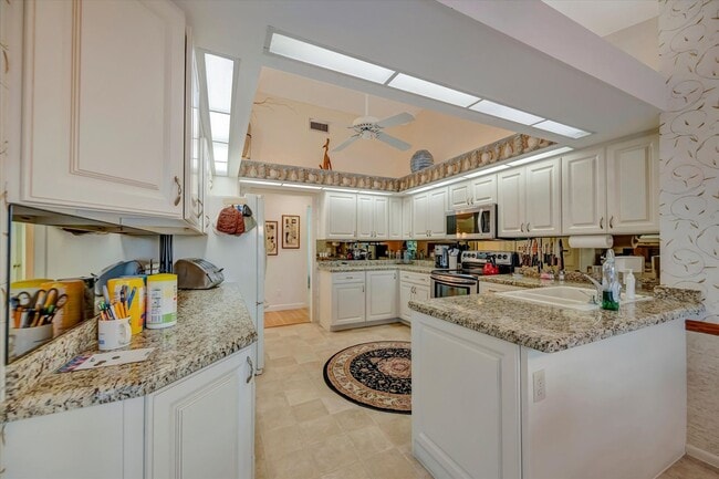 Building Photo - Furnished 3BR/3BA Home with Den, Heated Pool & Lanai in *The Meadows* Sarasota