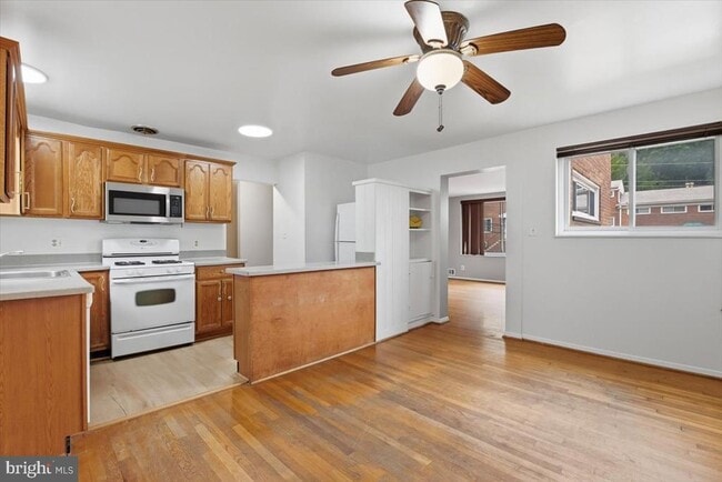 Building Photo - 5024 8th Rd S