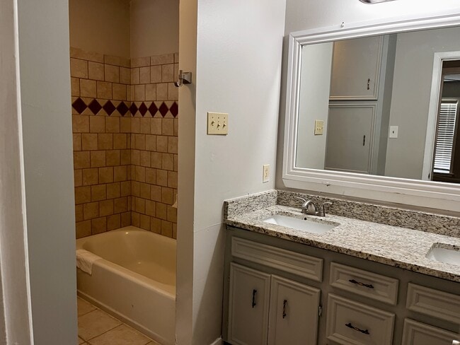 Building Photo - 1010 Holt St