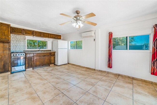 Building Photo - 26500 SW 167th Ave