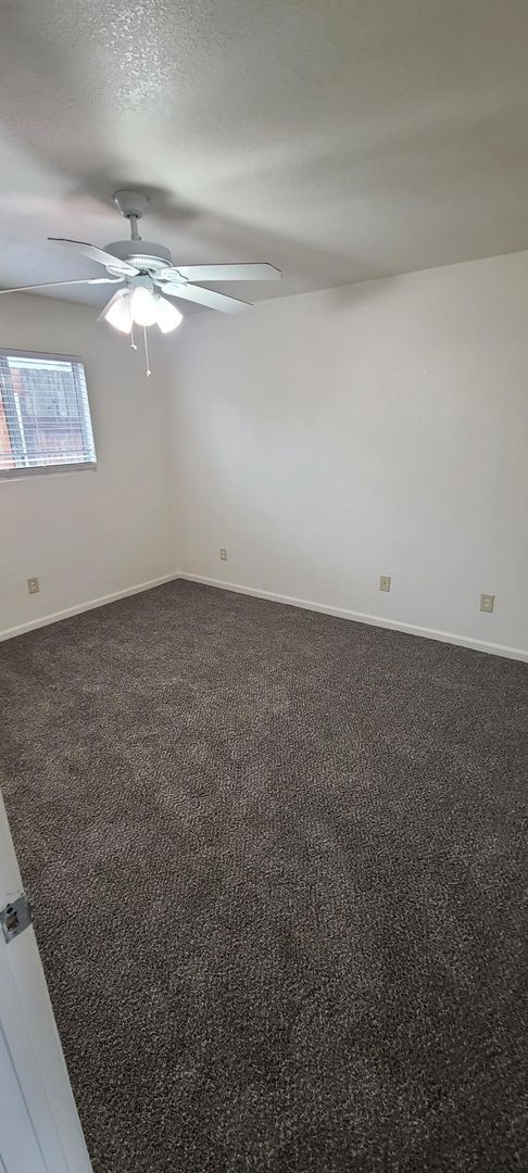 Building Photo - 2Bedroom/1 Bath Condo with private Yard an...