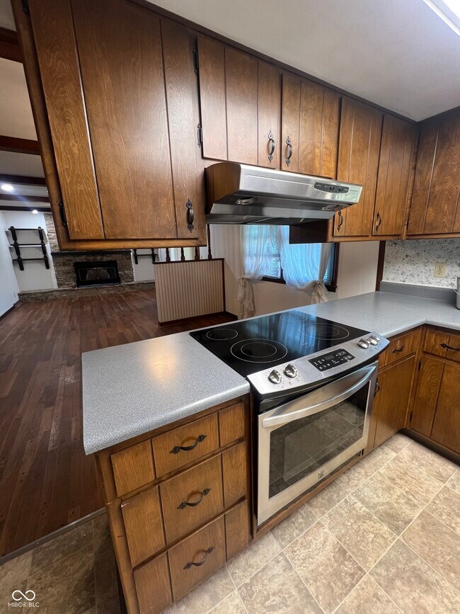 Building Photo - 616 Lawndale Dr