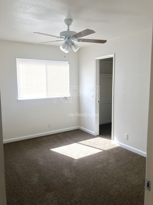 Building Photo - 7409 Village Green Dr