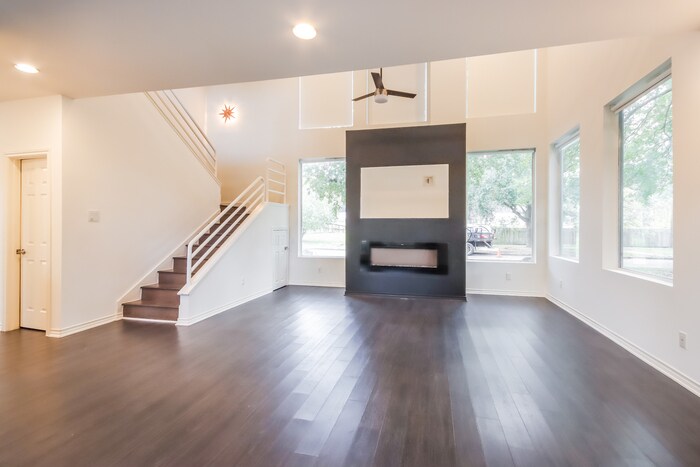 Building Photo - 10518 Moorcreek Dr