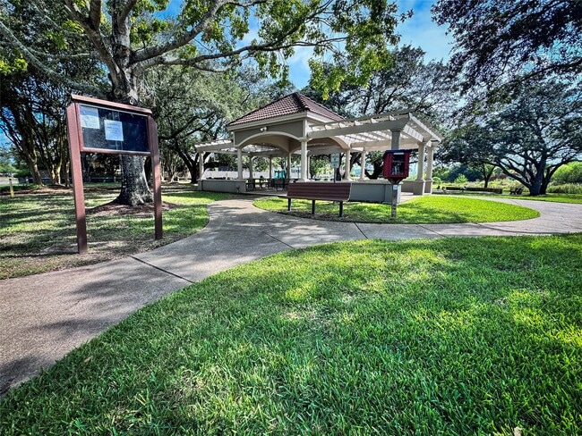 Building Photo - 203 Las Brisas St