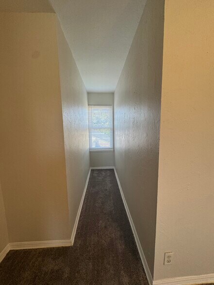 Building Photo - 6007 NW 32nd St