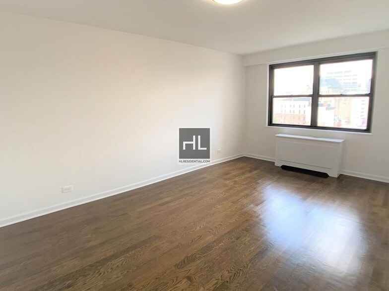 Building Photo - E 16 ST