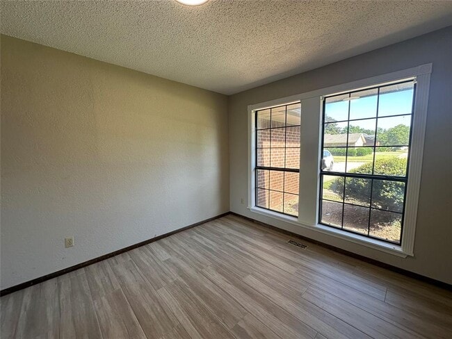 Building Photo - 3306 Rambling Oaks Dr