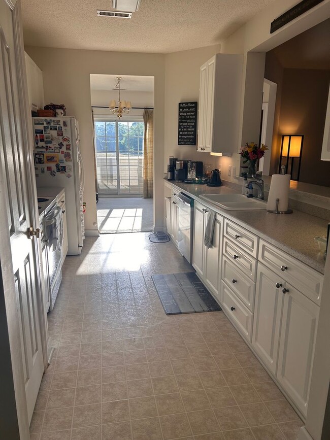 Building Photo - 3BD/2.5BA Brick Townhouse in Chancellors W...