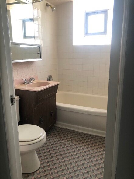 Bathroom - 1614 Oak Park Ave