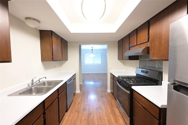 Building Photo - 107 Cloudview Dr