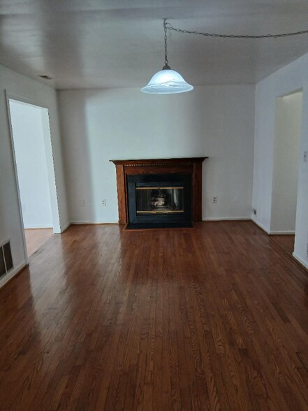 Building Photo - 7 Ark Ct