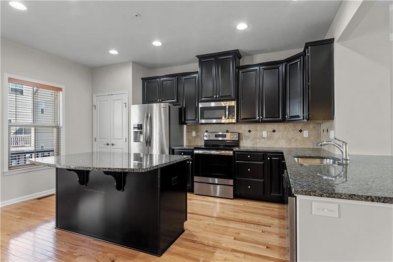 Building Photo - 410 Fairmont Dr