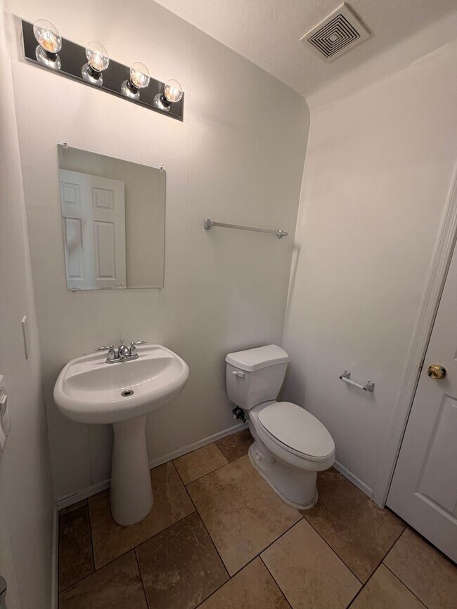 Building Photo - Two Story 3Bdm 2.5Ba Tolleson Home