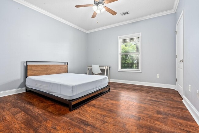 Building Photo - 836 W Glenn Ave