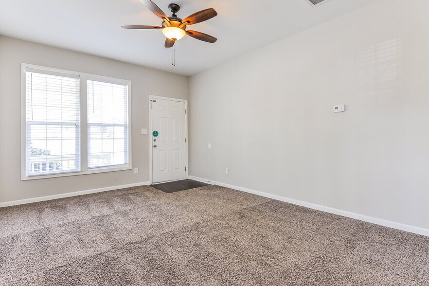 Building Photo - 3879 Pin Oak Rd