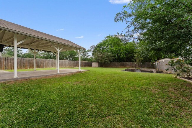 Building Photo - 7327 Pusch Ridge Loop