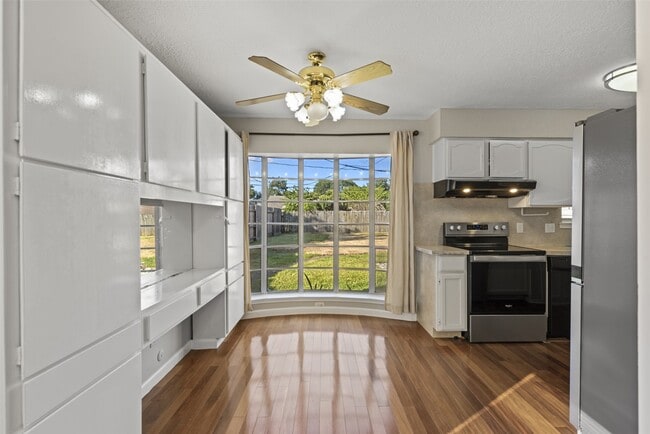 Building Photo - 8818 Edgemoor Dr